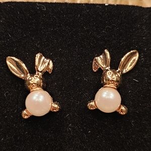 Avon Gold Bunny Earrings with Pearl Accent
